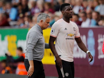 Mourinho y Pogba, durante un partido del Manchester United Mourinho y Pogba, durante un partido del Manchester United