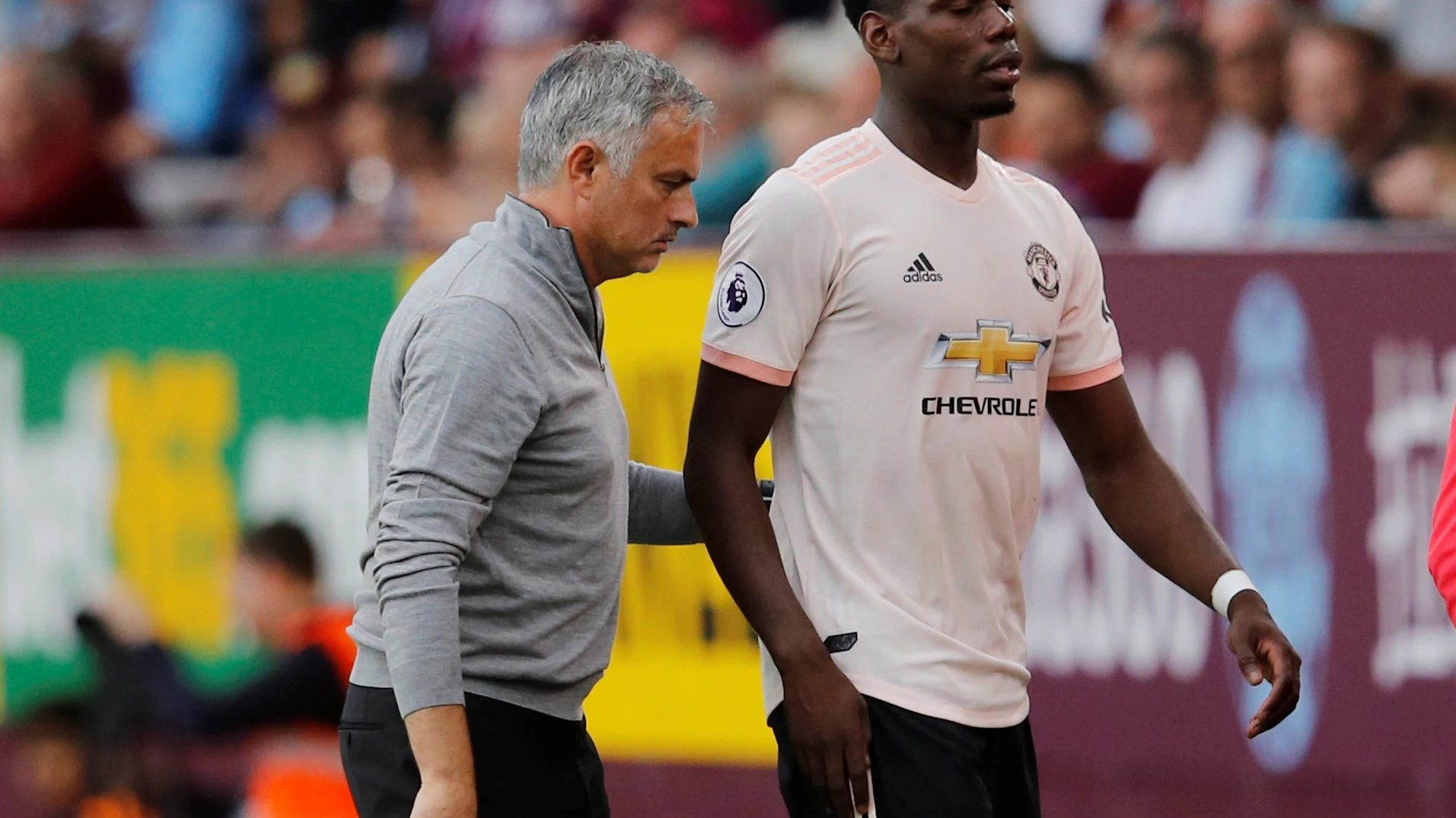 Mourinho y Pogba, durante un partido del Manchester United