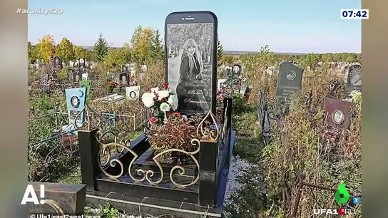 Una lápida en forma de iphone Una lápida en forma de iphone