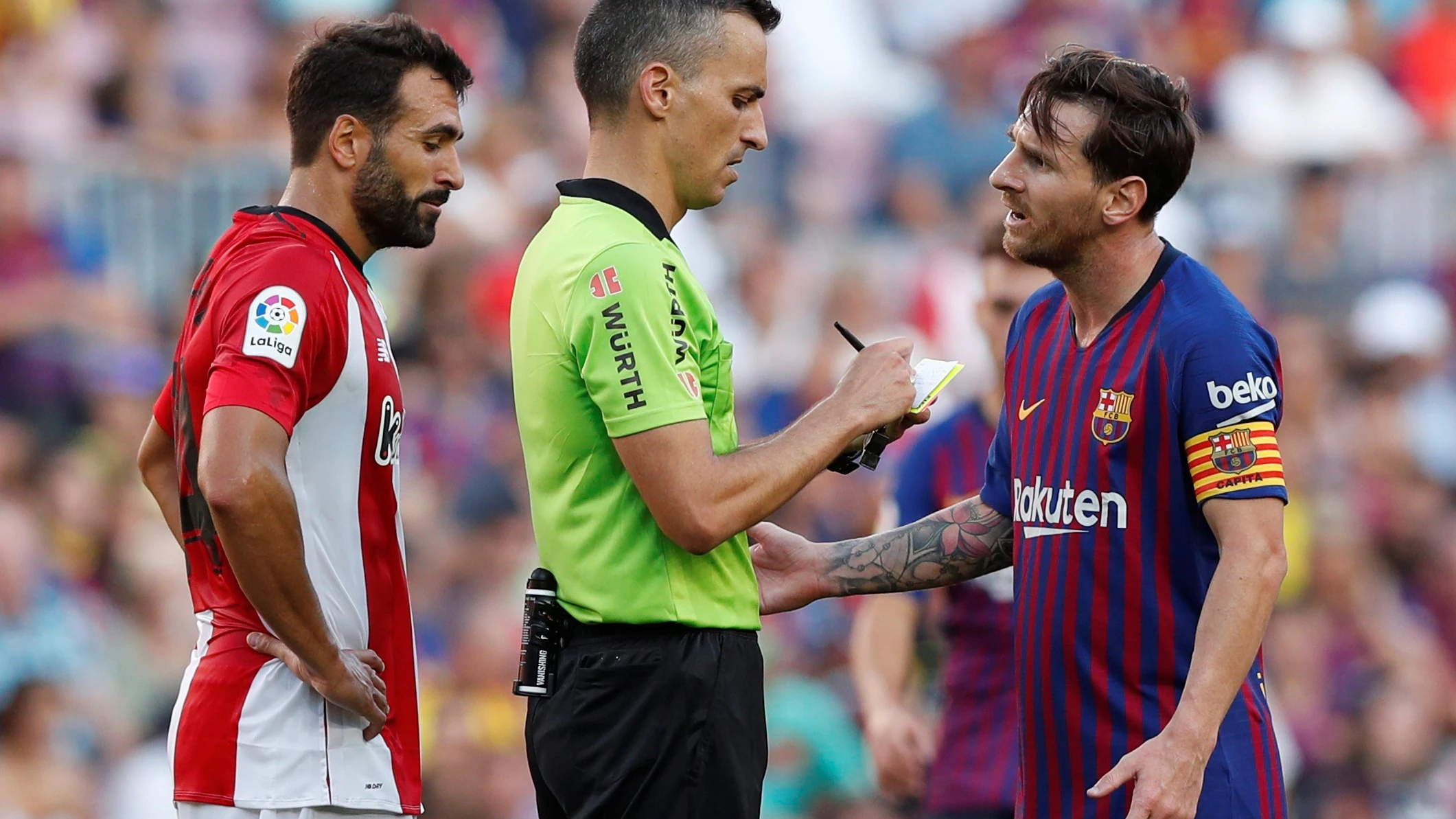 Messi dialoga con Jaime Latre