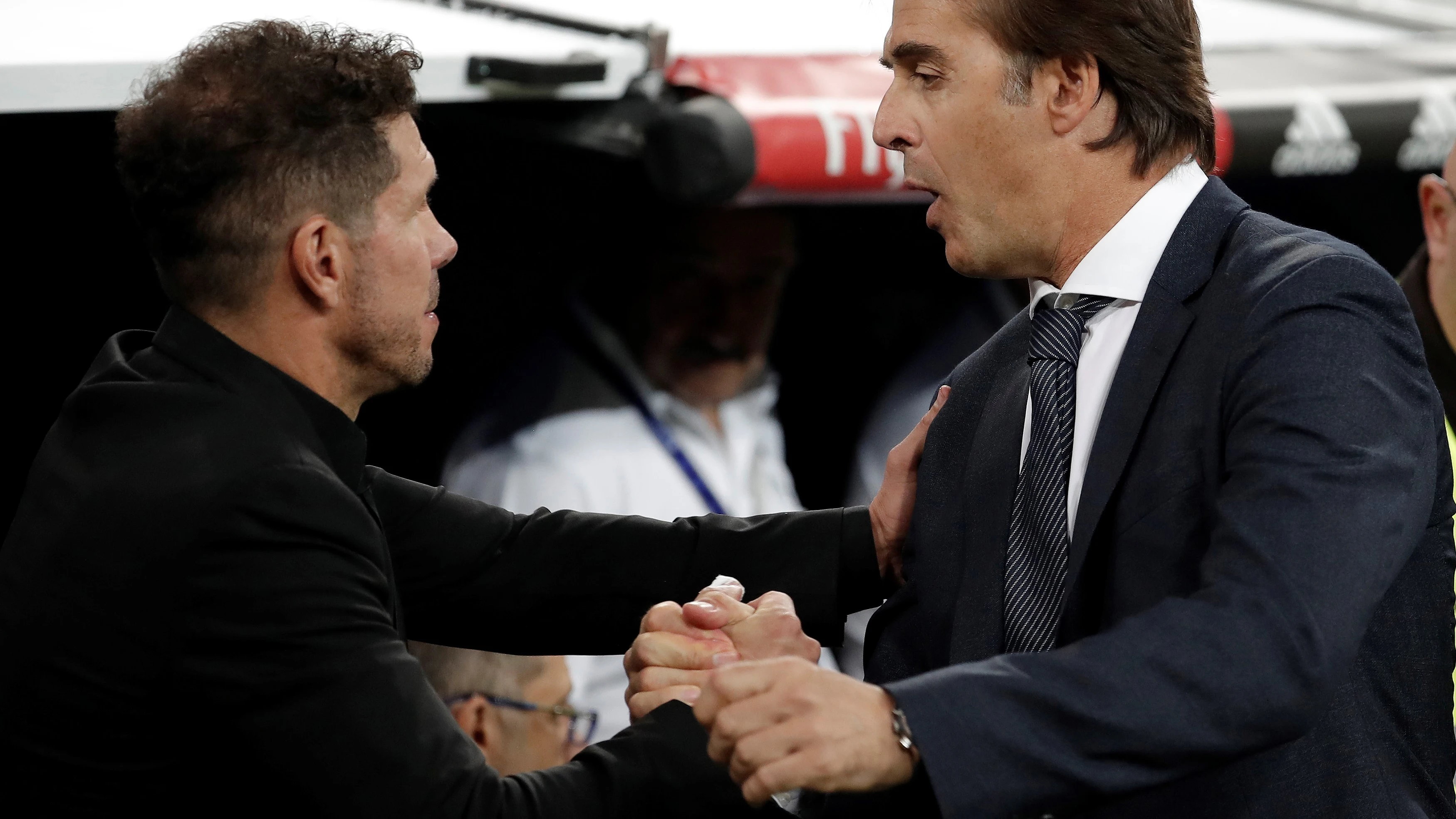 Lopetegui y Simeone se saludan antes del derbi