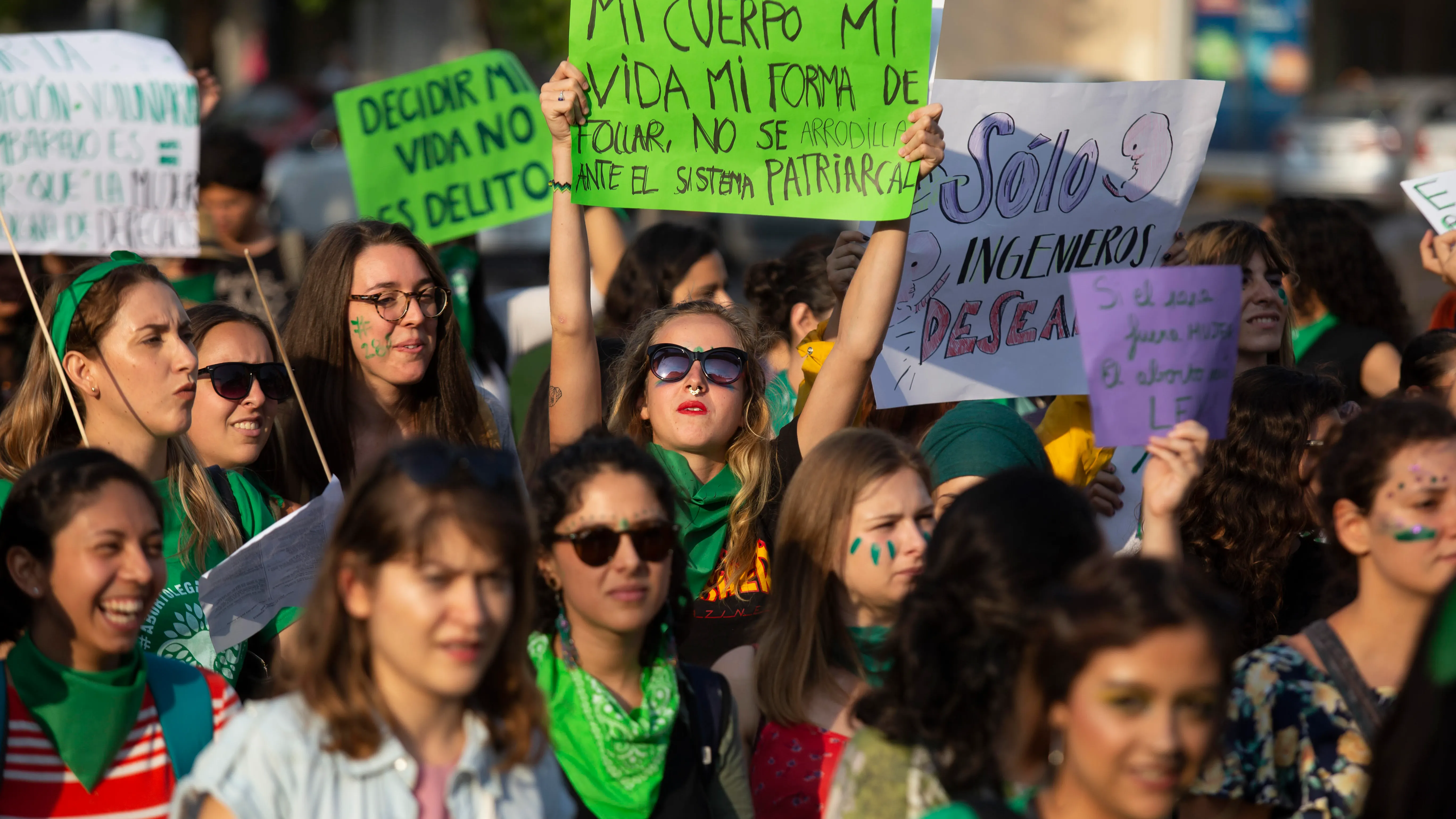 Miles de mujeres exigen acceso al aborto "libre y seguro" en México