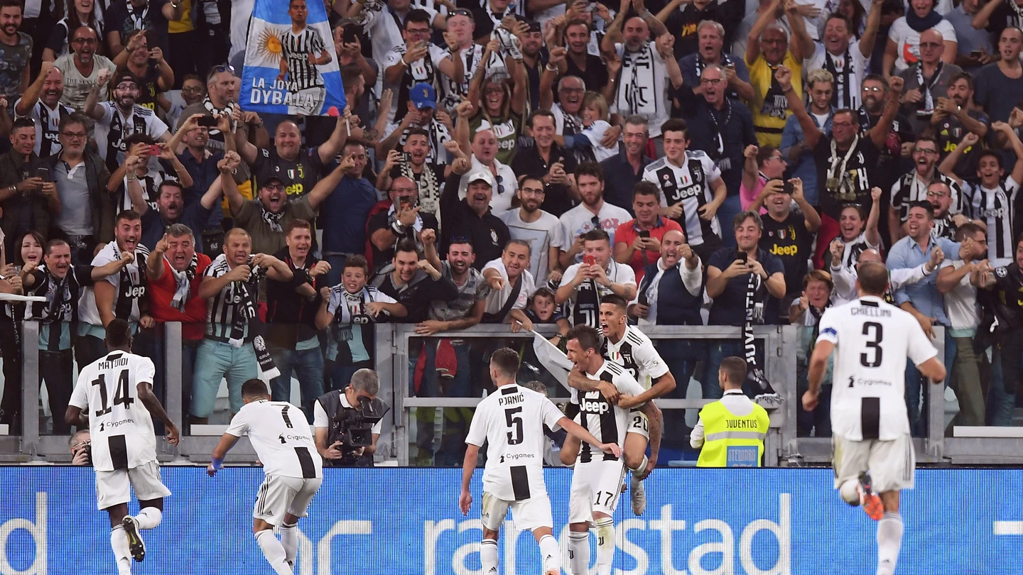 Los jugadores de la Juventus celebran uno de los goles de Mandzukic Los jugadores de la Juventus celebran uno de los goles de Mandzukic