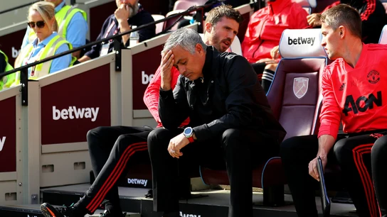Mourinho, pensativo Mourinho, pensativo
