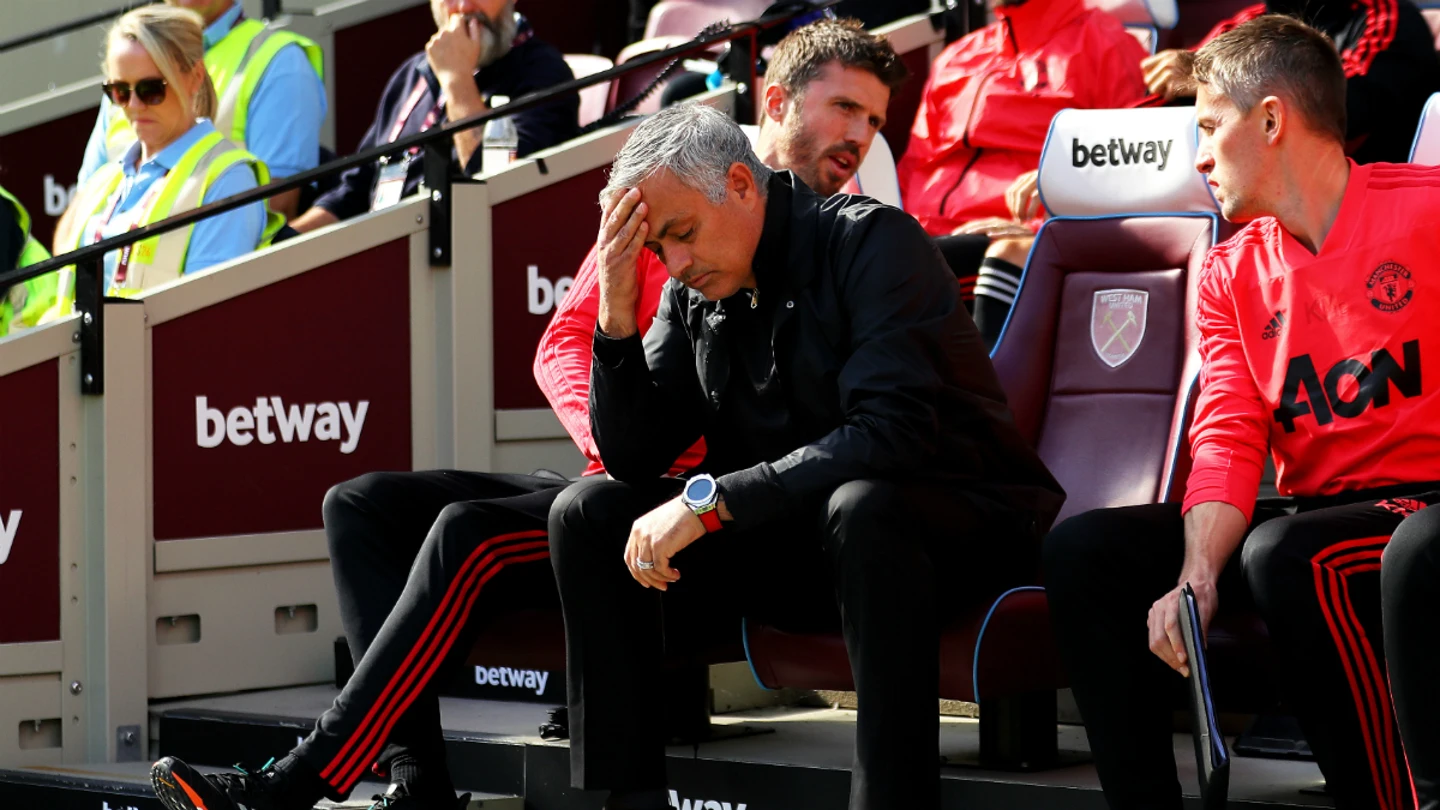 Mourinho, pensativo Mourinho, pensativo
