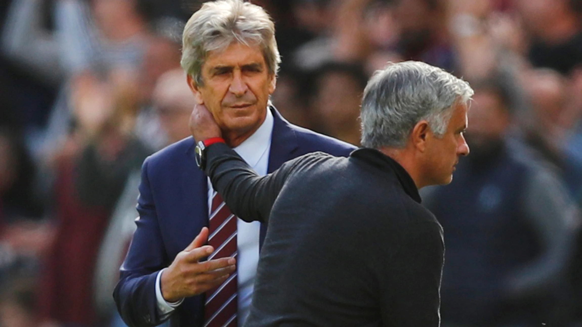 Pellegrini y Mourinho se saludan tras el West Ham-United