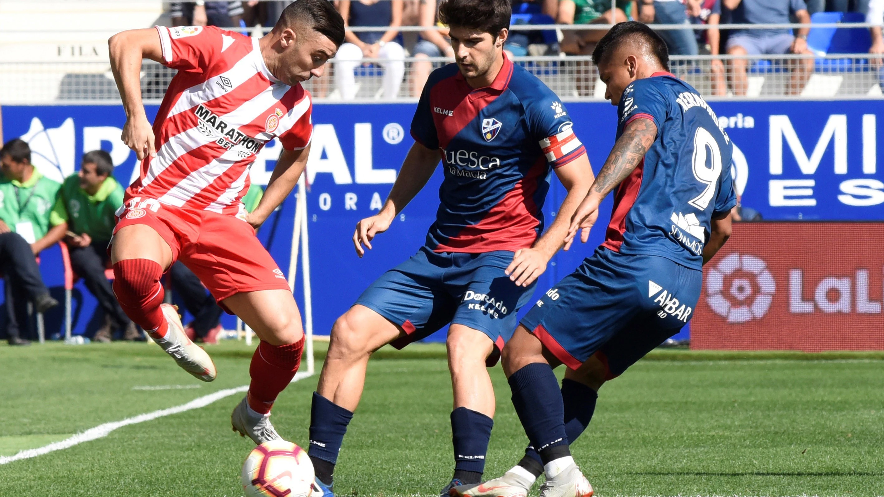 Momento del partido entre el Huesca y el Girona