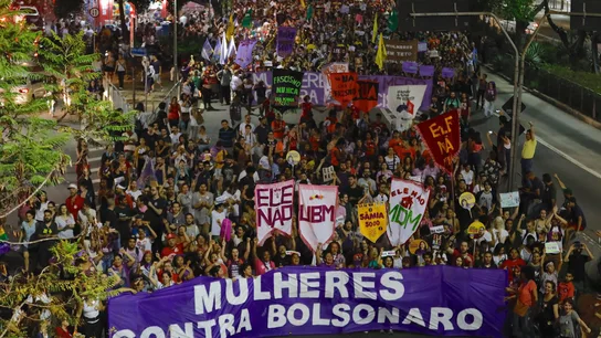 Personas se manifiestan contra la candidatura de Jair Bolsonaro Personas se manifiestan contra la candidatura de Jair Bolsonaro