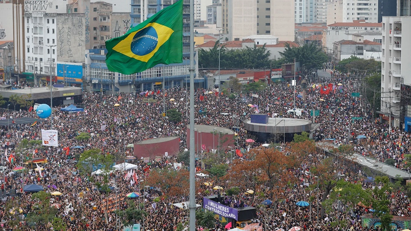 Miles de mujeres manifestándose en Brasil contra el ultraderechista Jair Bolsonaro Miles de mujeres manifestándose en Brasil contra el ultraderechista Jair Bolsonaro
