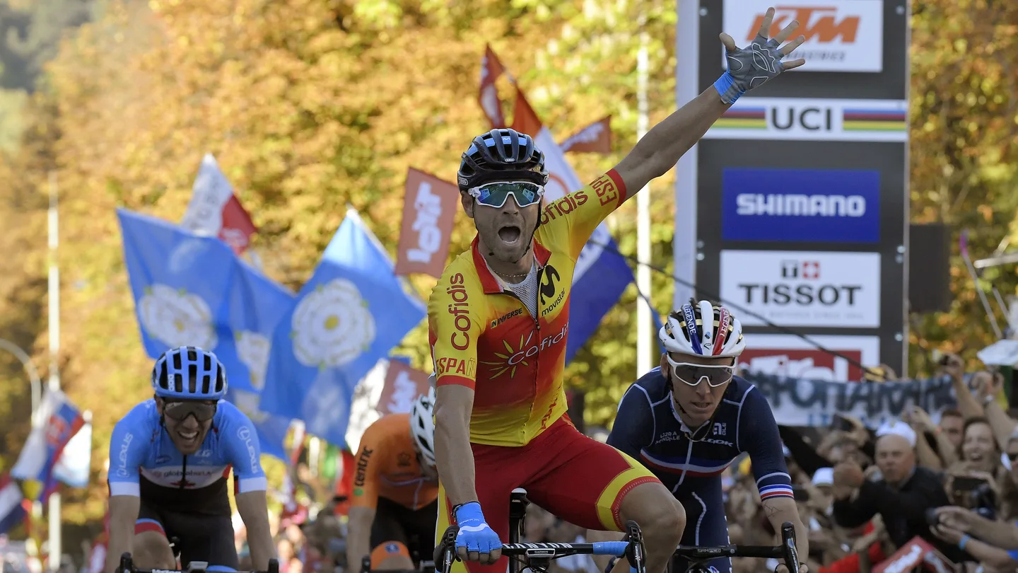 Alejandro Valverde celebra su victoria en el Mundial de Innsbruck Alejandro Valverde celebra su victoria en el Mundial de Innsbruck