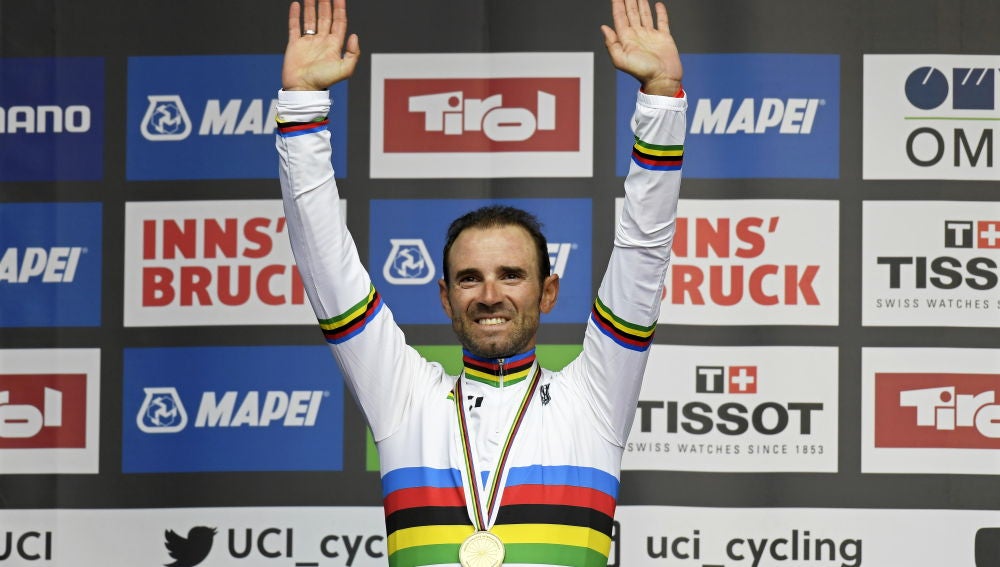 Alejandro Valverde, con el maillot arcoiris y la medalla de oro del Mundial de ciclismo