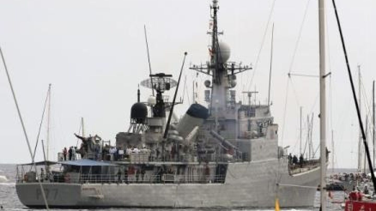Imagen de archivo de un buque de la Armada en el puerto de Alicante en 2014