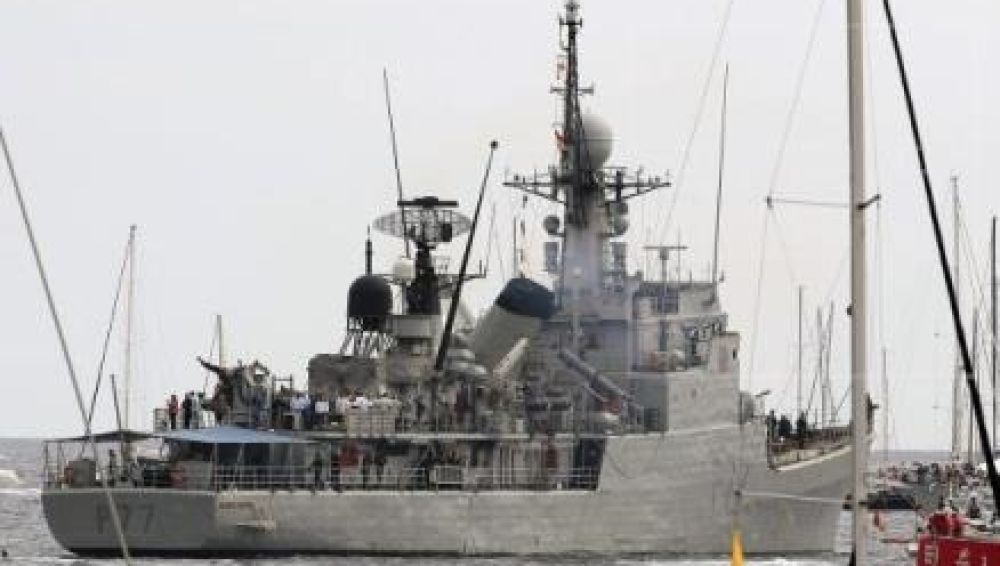 Imagen de archivo de un buque de la Armada en el puerto de Alicante en 2014