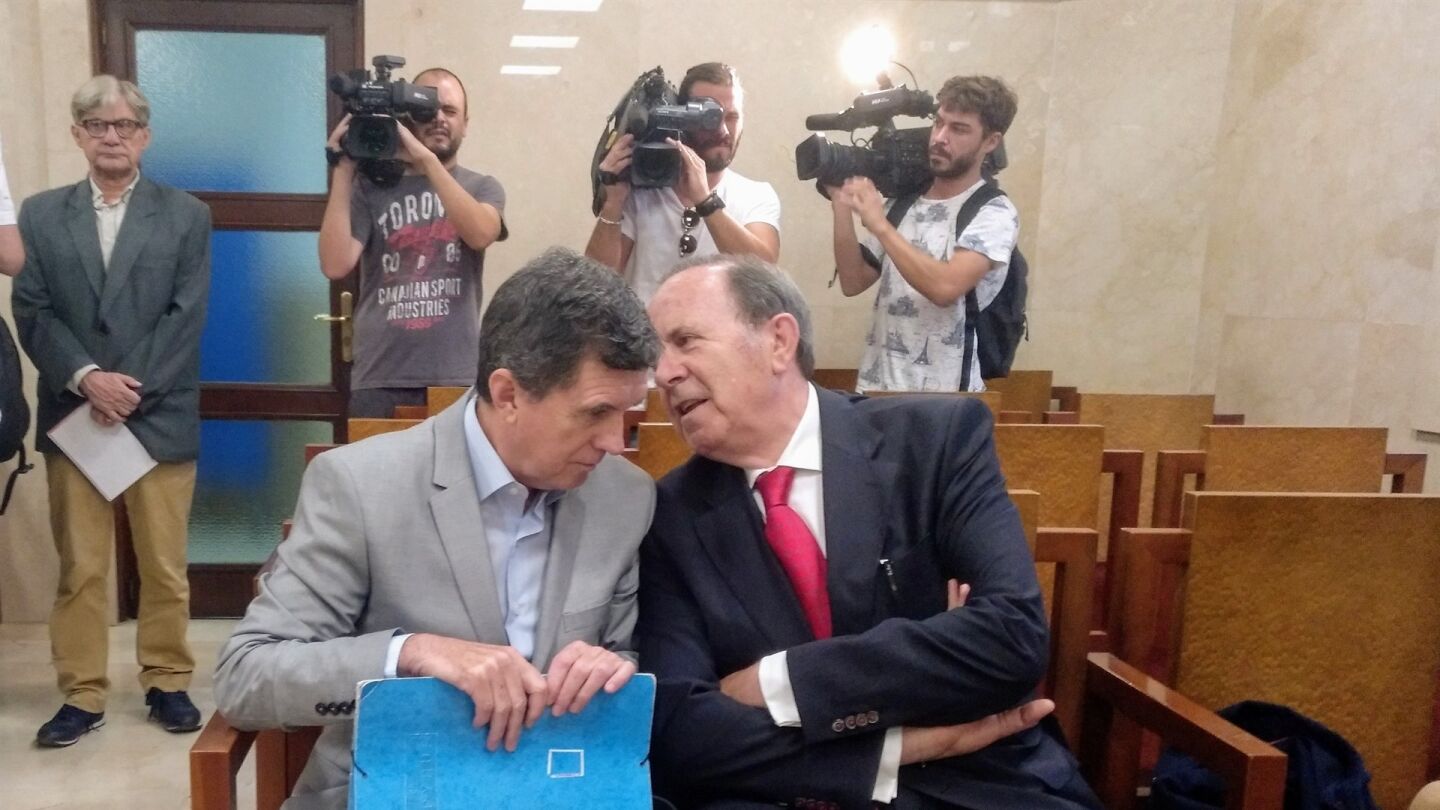 Jaume Matas junto a Jos&eacute; Mar&iacute;a Rodr&iacute;guez en la primera sesi&oacute;n del Juicio por el Caso Over 