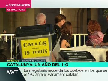 "Fuera Mossos fascistas", "políticos sois unos traidores": los mensajes que aparecen junto a las urnas en el Parlament catalán "Fuera Mossos fascistas", "políticos sois unos traidores": los mensajes que aparecen junto a las urnas en el Parlament catalán