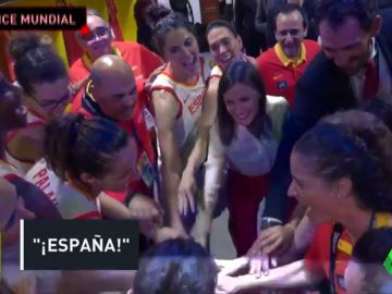 Fiesta con la Reina de España en el vestuario