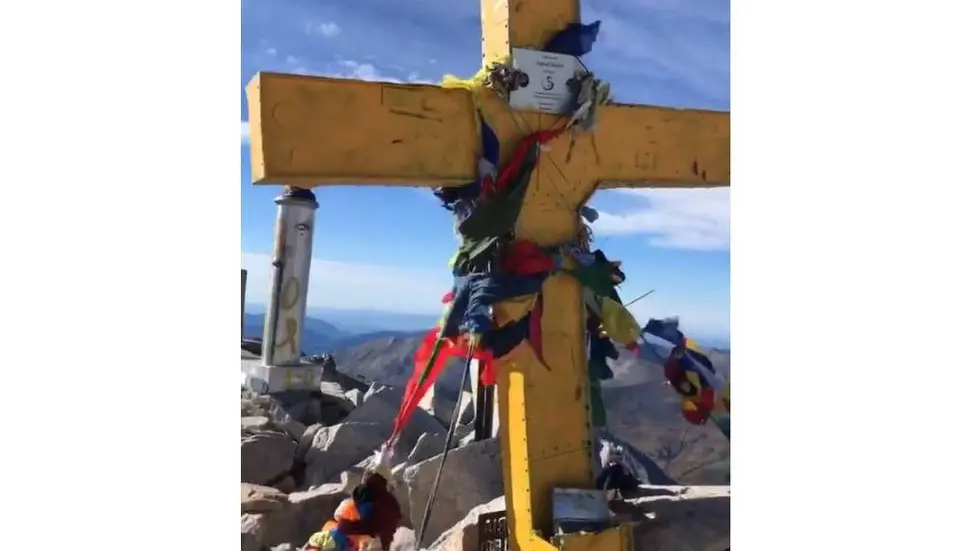 Cruz de la cima del pico Aneto