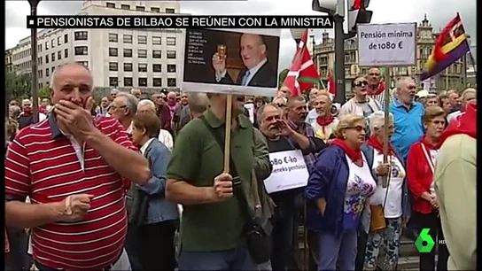 El descontento de los pensionistas ante el rechazo del Gobierno de poner una pensión mínima de 1.080 euros: "Vamos a seguir movilizándonos" El descontento de los pensionistas ante el rechazo del Gobierno de poner una pensión mínima de 1.080 euros: "Vamos a seguir movilizándonos"