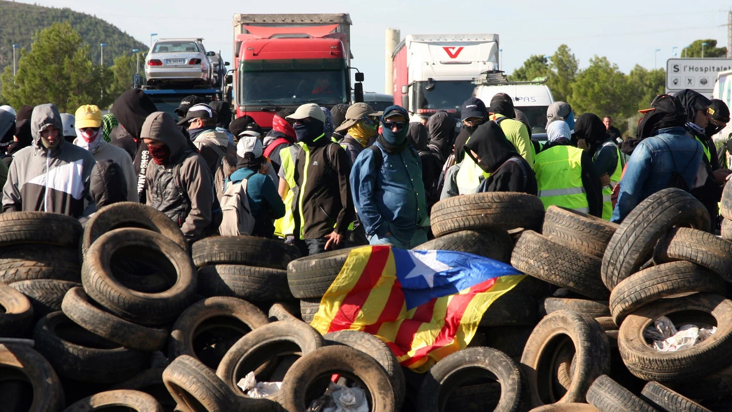 Imagen de archivo: los CDR cortan la autopista AP7 en el aniversario del 1-O Los CDR cortan la autopista AP7 en el aniversario del 1-O