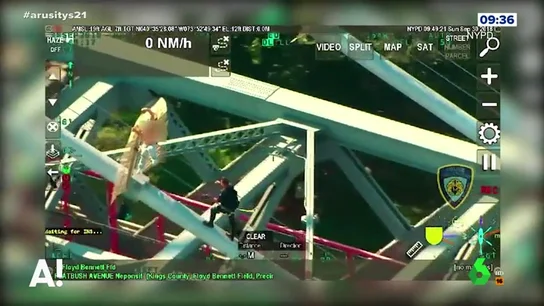 La heroica actuación de un policía que logra salvar la vida a un hombre que se quería tirar al vacío La heroica actuación de un policía que logra salvar la vida a un hombre que se quería tirar al vacío