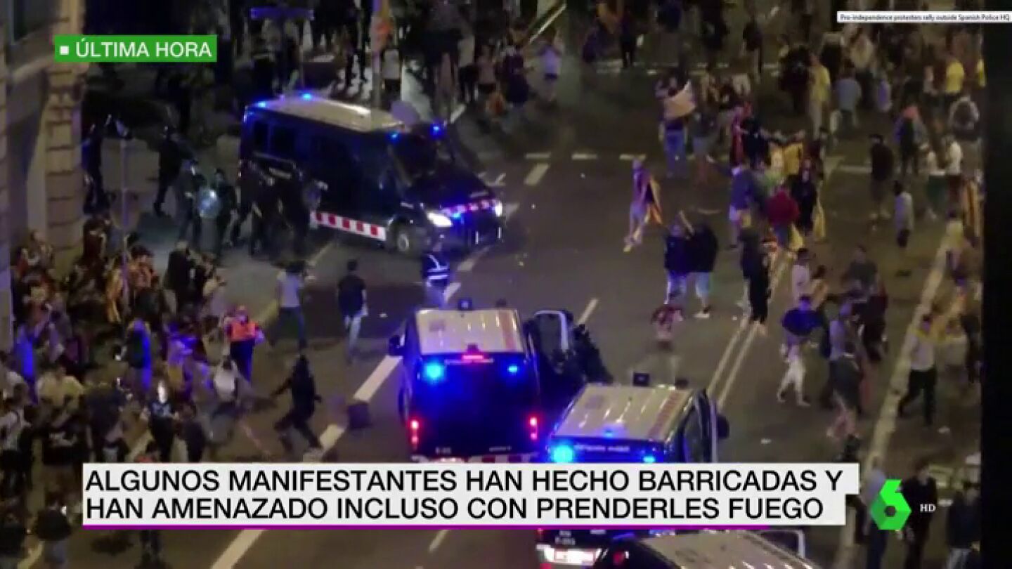 Las impactantes im&aacute;genes de las cargas de los Mossos en la Via Laietana durante el aniversario del 1-O