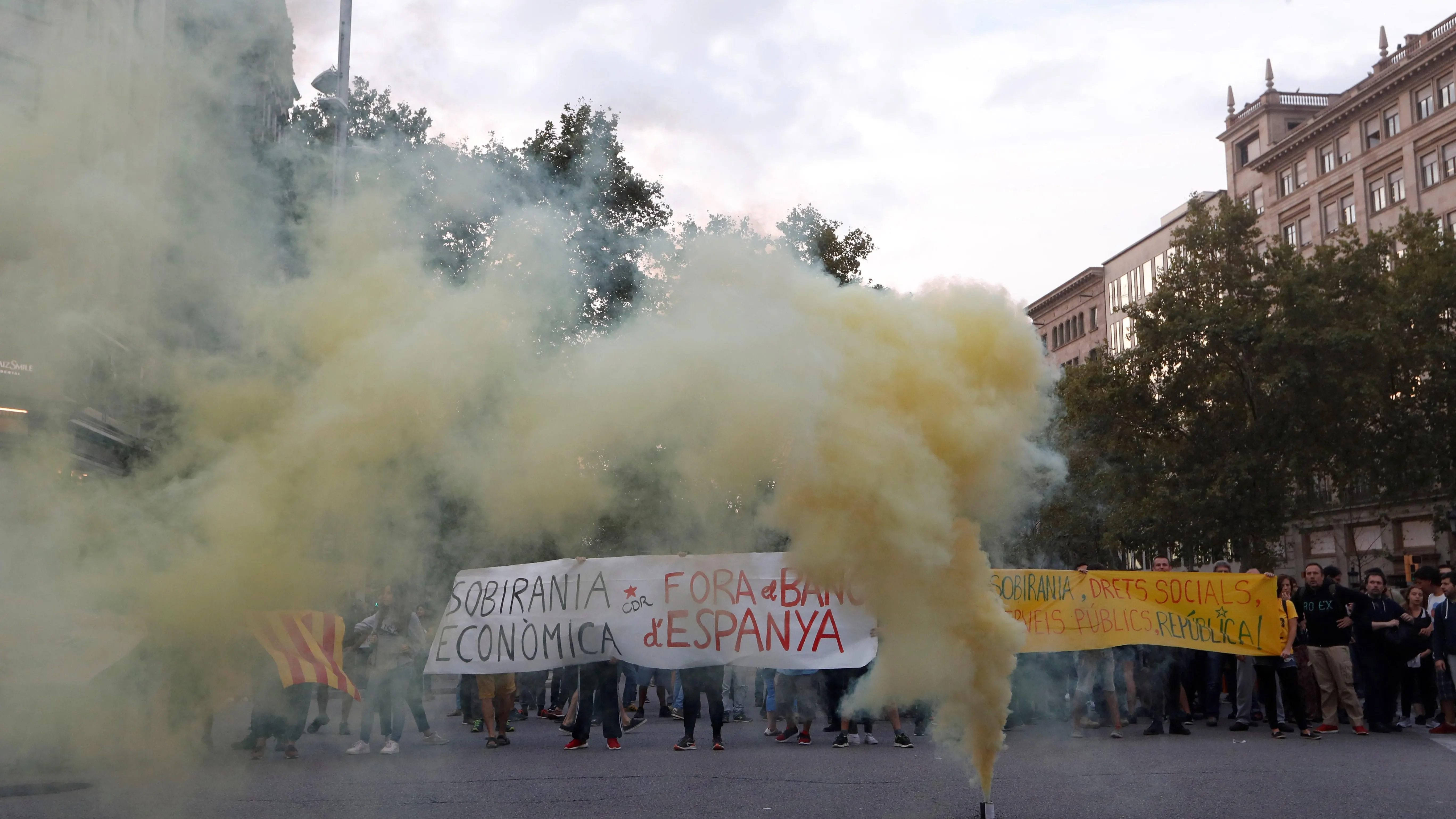 Activistas de los CDR han cortado en Barcelona la plaza de Catalunya