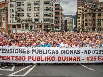 El Movimiento de Pensionistas de Bizkaia se manifiesta El Movimiento de Pensionistas de Bizkaia se manifiesta