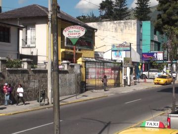 Imagen de archivo de una de las calles de Quito Imagen de archivo de una de las calles de Quito