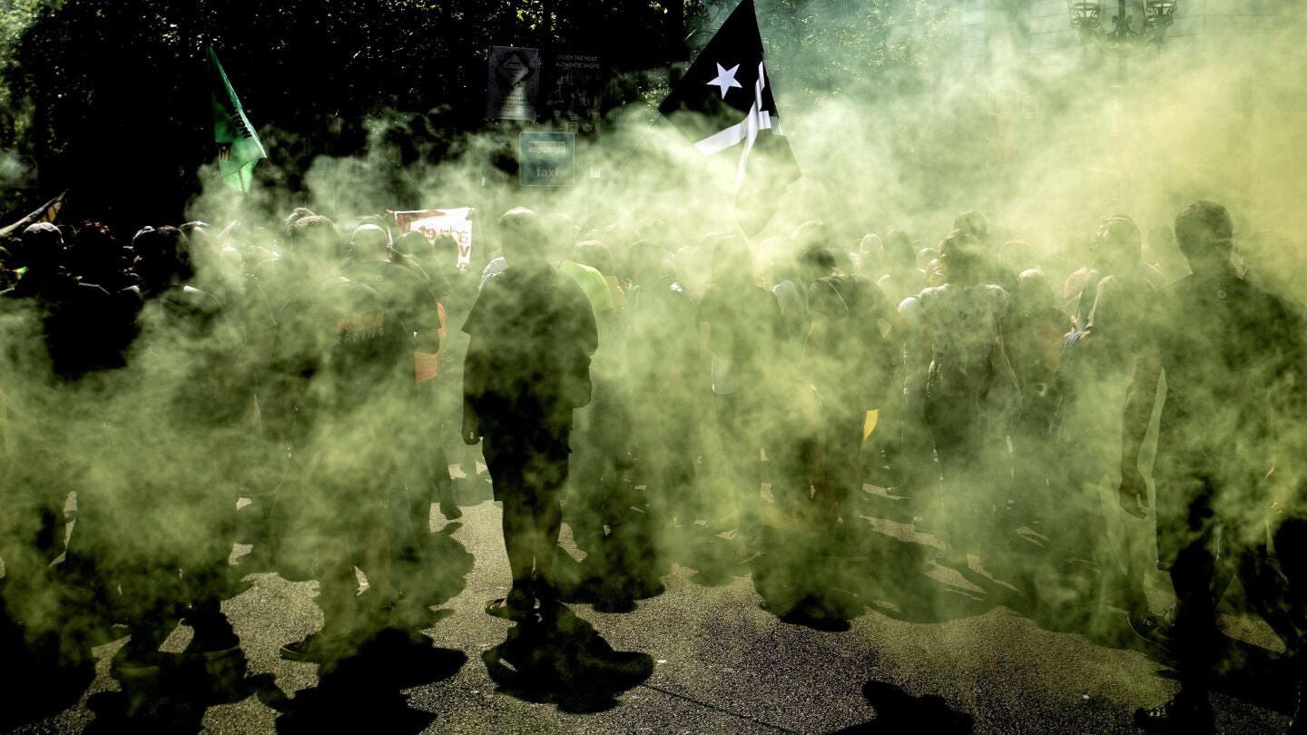 Centenares de activistas convocados por los Comit&eacute;s de Defensa de la Rep&uacute;blica