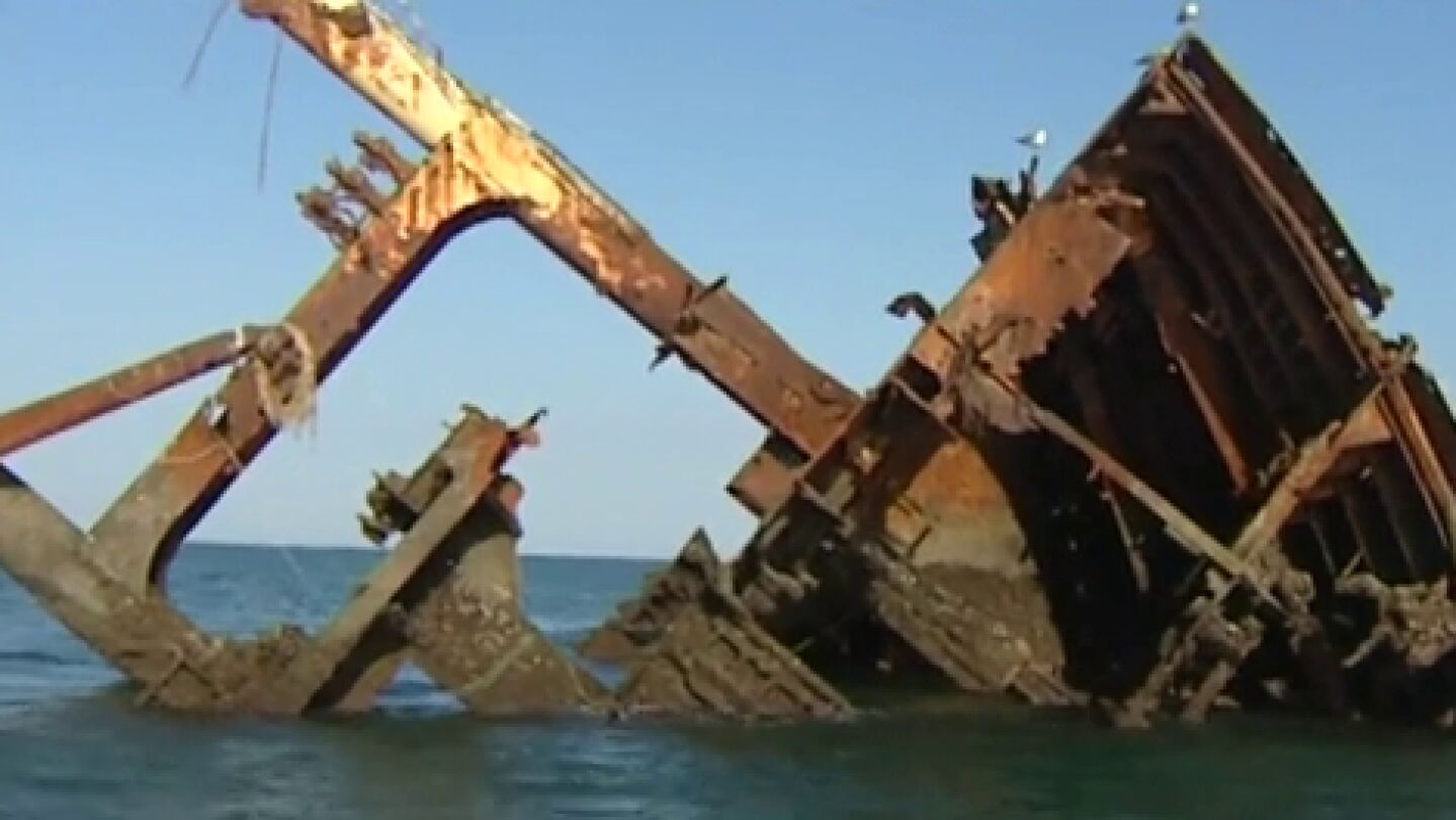 Sirvi&oacute; de refugio para narcotraficantes, sus bodegas se inundaron hasta reventar el casco... repasamos los mitos del naufragio del 'Barco del Arroz'