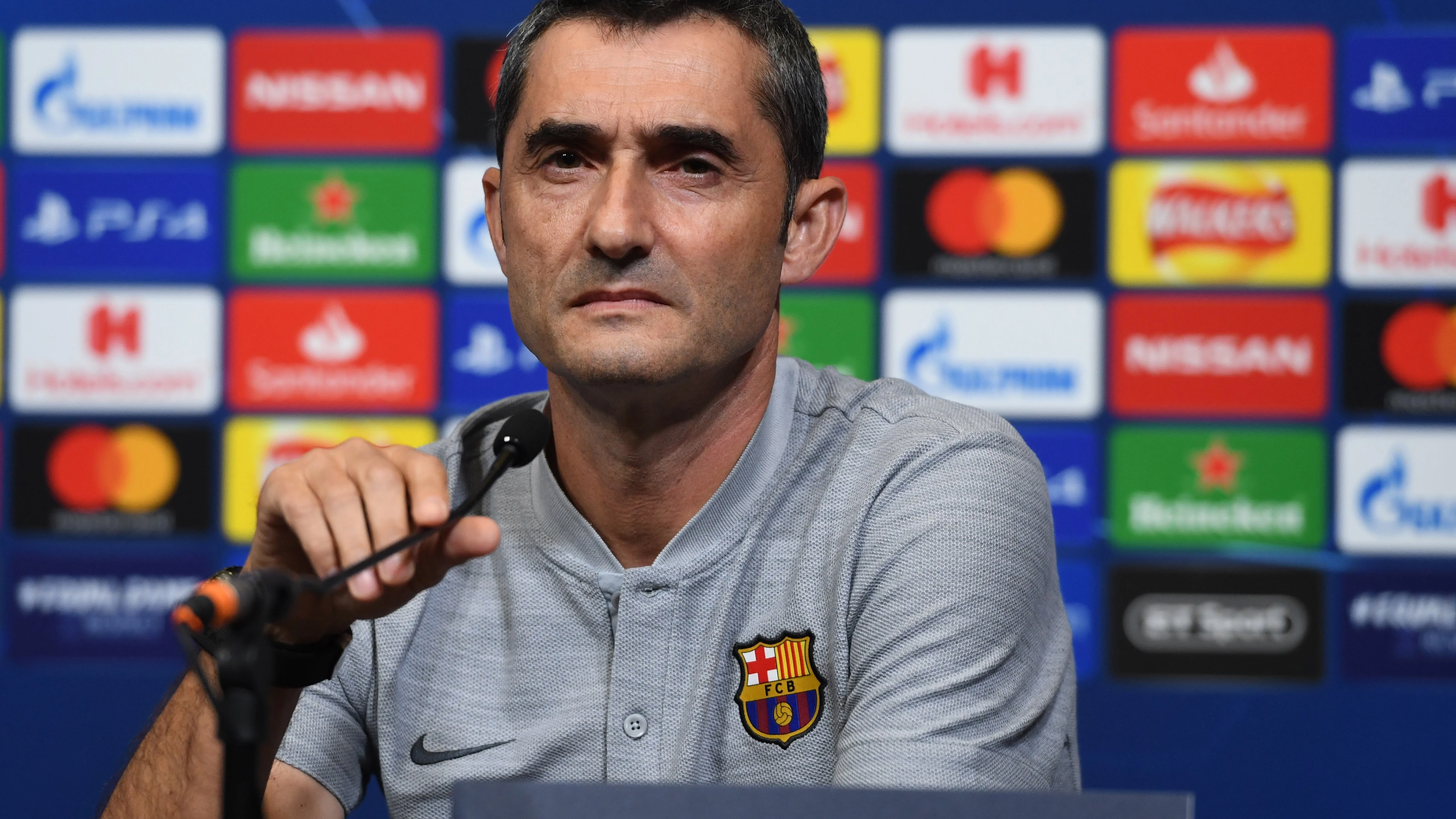 Ernesto Valverde, en rueda de prensa con el Barcelona