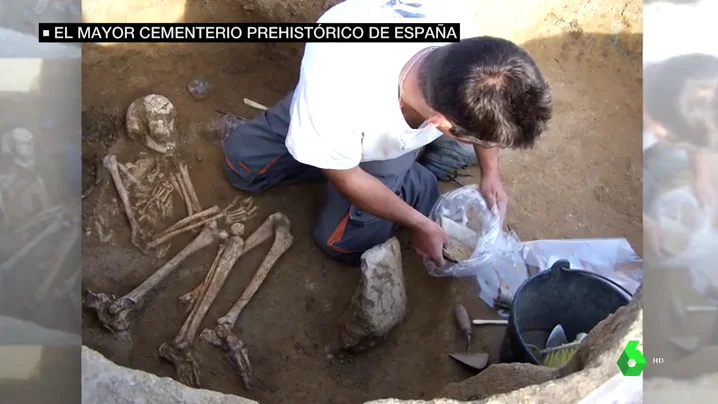 Más de 2.000 estructuras y una necrópolis de 160 tumbas: así es el yacimiento de Humanejos, el cementerio prehistórico más grande de España