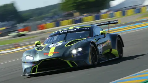 Aston Marting Racing en la pista Aston Marting Racing en la pista