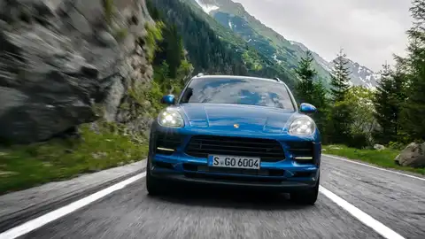 Porsche Macan en la carretera Porsche Macan en la carretera