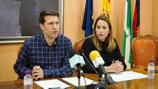 El alcalde de Torrox Óscar Medina, del PP, durante una rueda de prensa El alcalde de Torrox Óscar Medina, del PP, durante una rueda de prensa