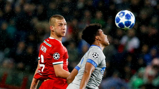 McKennie puja por la pelota McKennie puja por la pelota