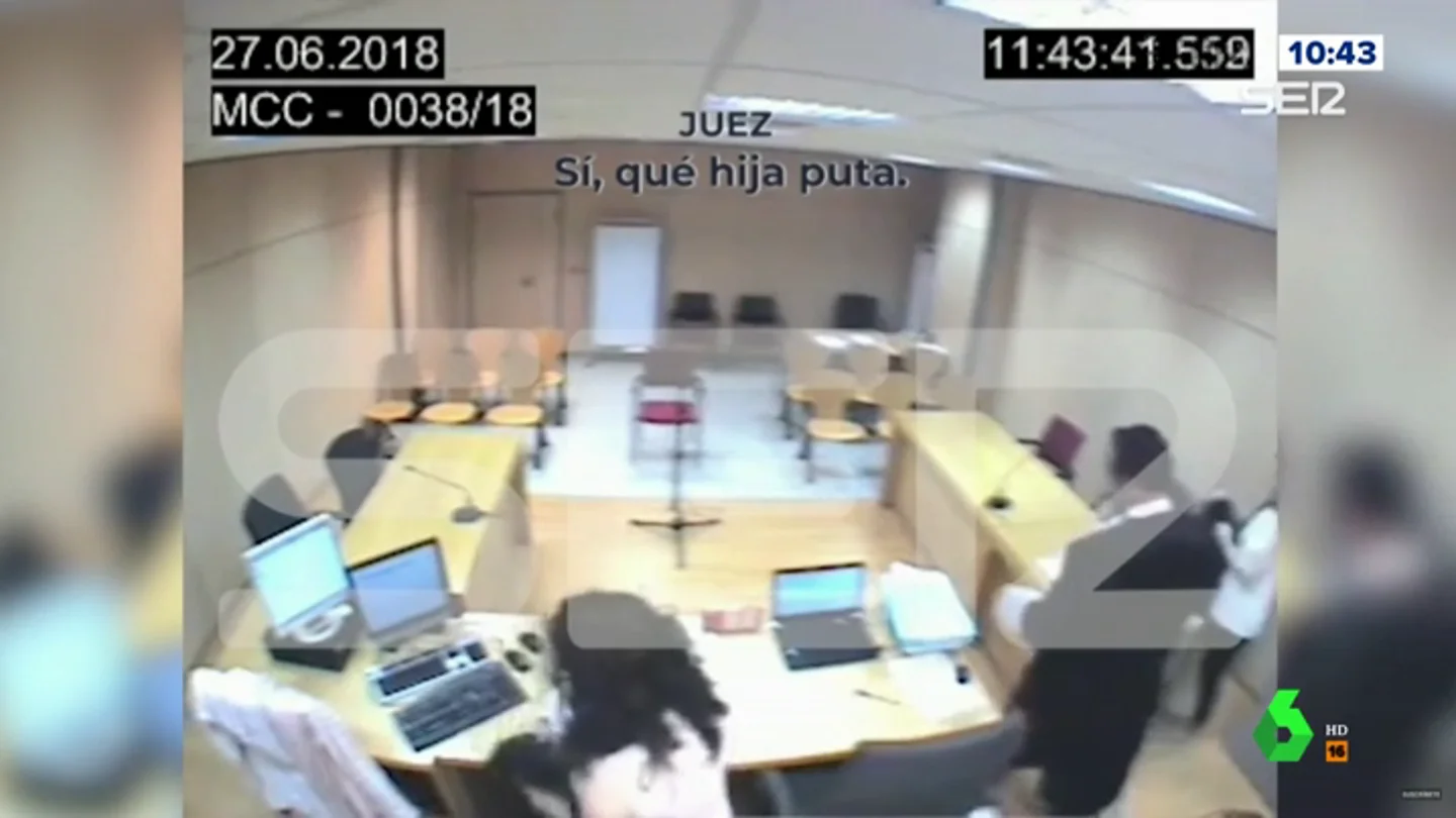Un micro abierto capta los vergonzosos insultos de un juez a una víctima de violencia machista Un micro abierto capta los vergonzosos insultos de un juez a una víctima de violencia machista