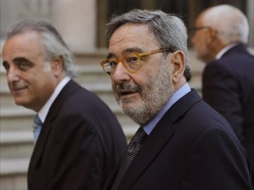 El ex presidente de CatalunyaCaixa, Narcís Serra, acompañado por su abogado Pau Molins El ex presidente de CatalunyaCaixa, Narcís Serra, acompañado por su abogado Pau Molins