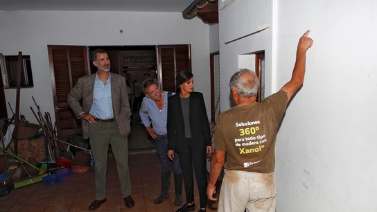 Los reyes en el interior de una vivienda afectada por la riada en Sant Llorenç Los reyes en el interior de una vivienda afectada por la riada en Sant Llorenç