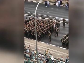 El baile de 'Paquito, el chocolatero' protagonizado por la Legión