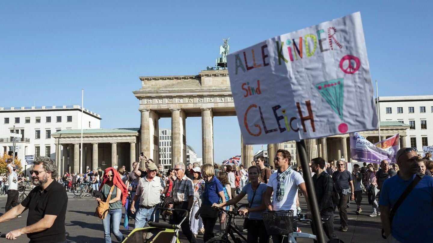 Multitudinaria manifestaci&oacute;n contra el racismo en Berl&iacute;n
