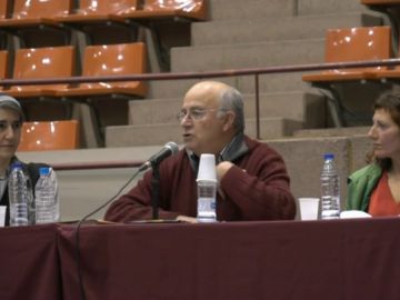 Imagen del estafador Josep Pàmies durante una conferencia Imagen del estafador Josep Pàmies durante una conferencia