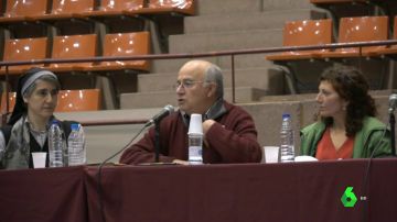 Imagen del curandero Josep Pàmies en una conferencia