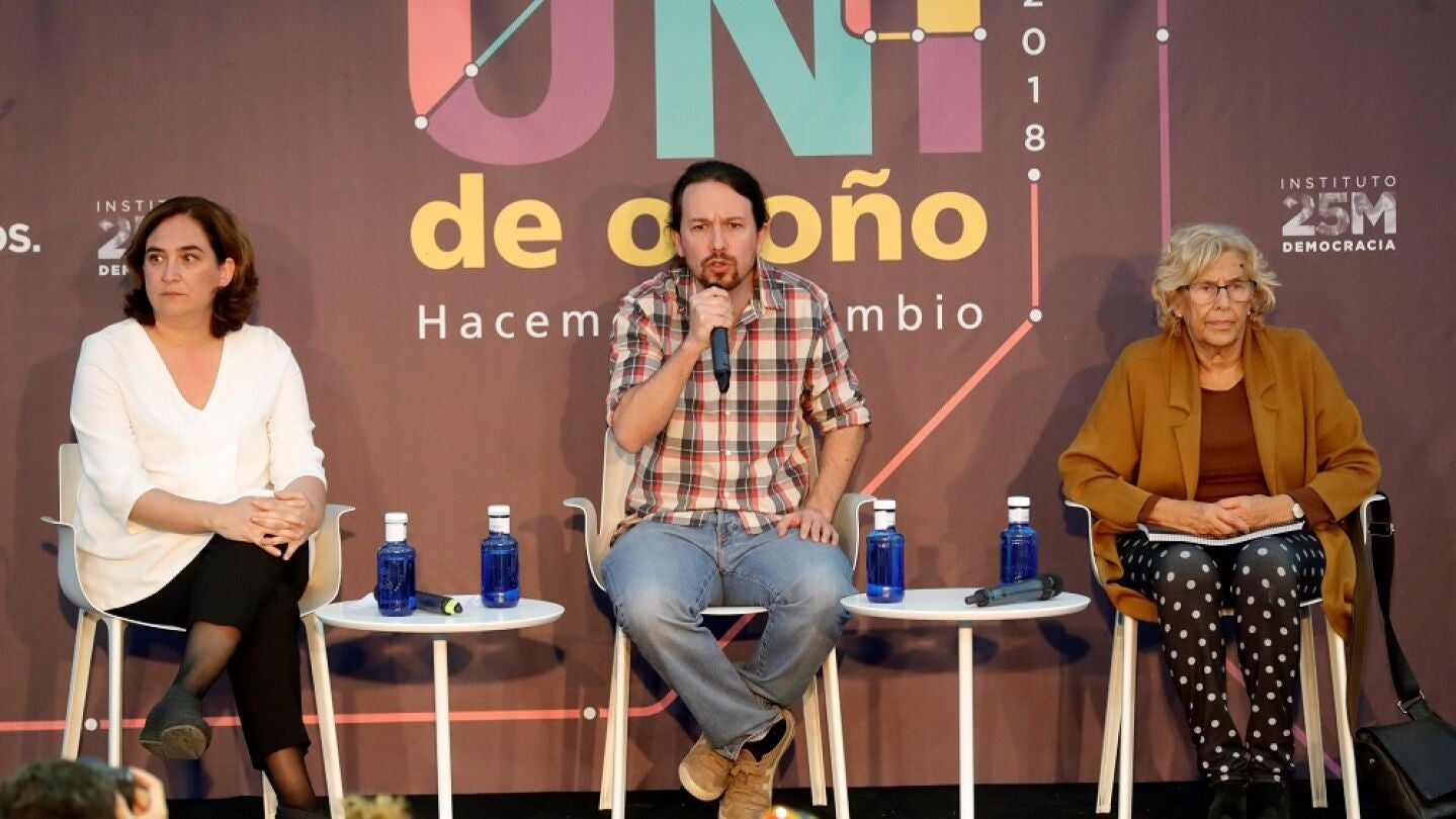 Carmena y Colau en un acto junto a Pablo Iglesias