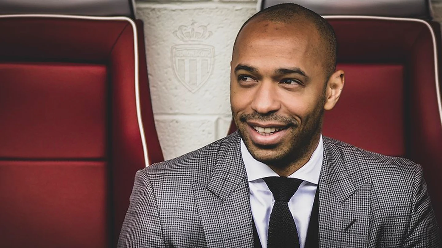 Thierry Henry, sonriente en su nuevo banquillo Thierry Henry, sonriente en su nuevo banquillo