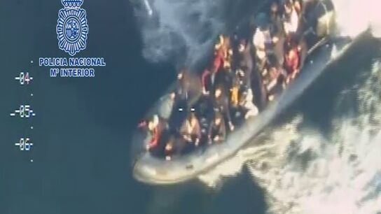 Trasladado de inmigrantes en una narcolancha