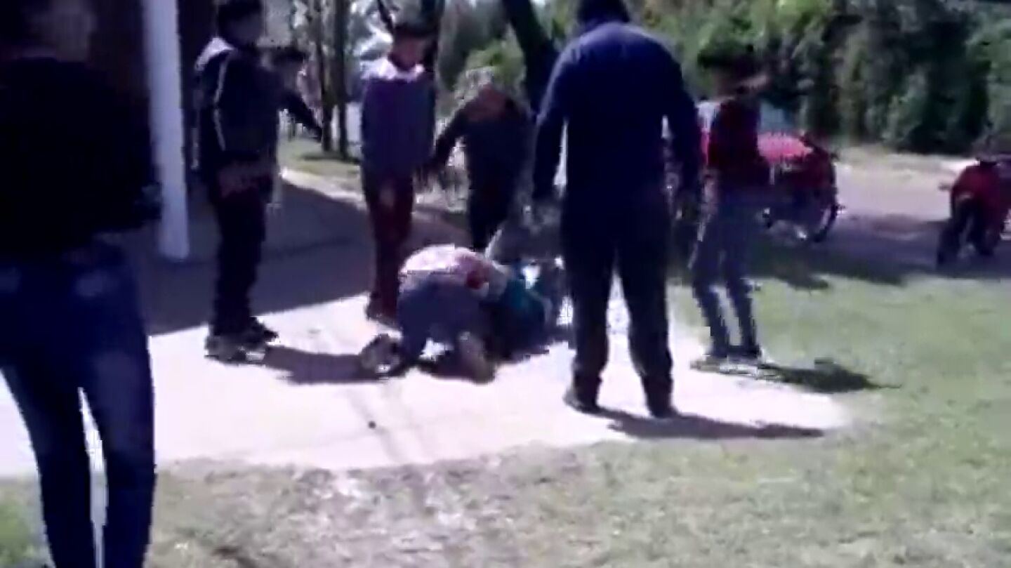 Las lamentables im&aacute;genes de la pelea a de dos madres a las puertas de una guarder&iacute;a