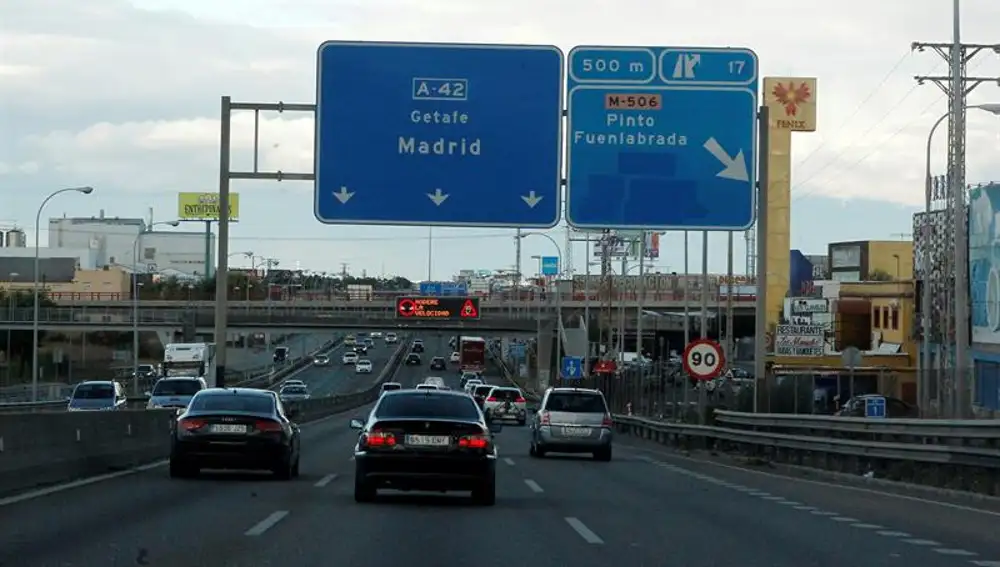 Tráfico de una carretera española de entrada a Madrid