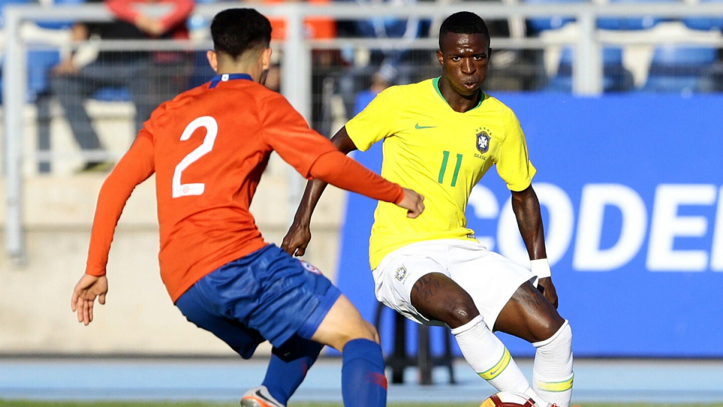 Vinicius encara a un rival