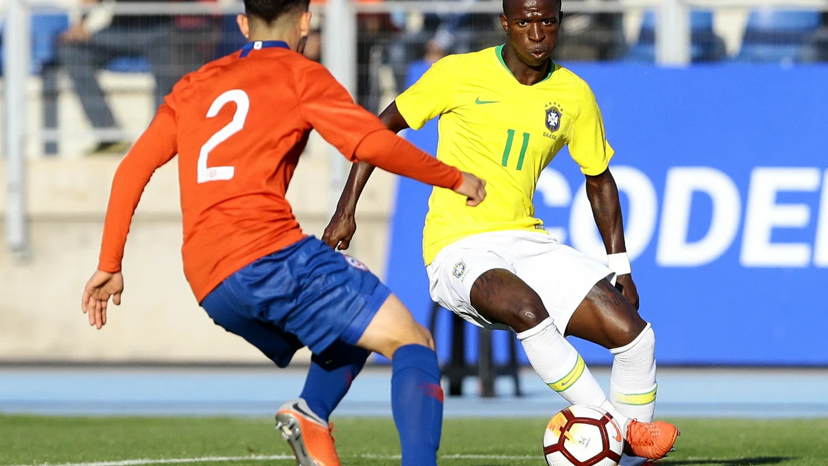 Vinicius encara a un rival